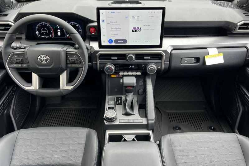 Toyota 4Runner Vehicle Full-screen Gallery Image 11