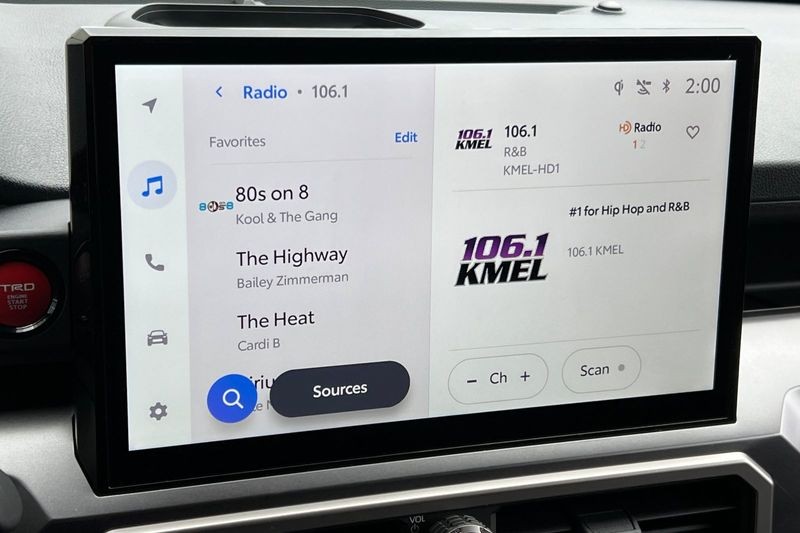 Toyota 4Runner Vehicle Full-screen Gallery Image 16