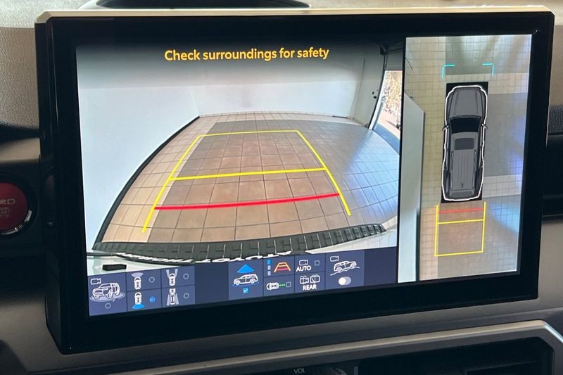 Toyota 4Runner Vehicle Full-screen Gallery Image 17