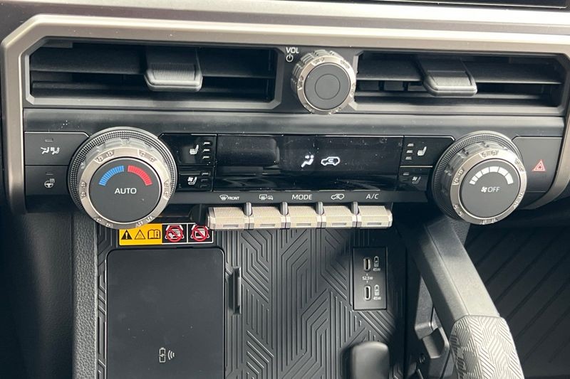 Toyota 4Runner Vehicle Full-screen Gallery Image 18