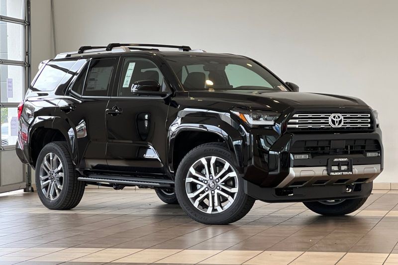 Toyota 4Runner Vehicle Full-screen Gallery Image 02