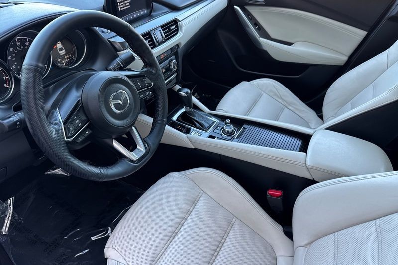 Mazda Mazda6 Vehicle Full-screen Gallery Image 10