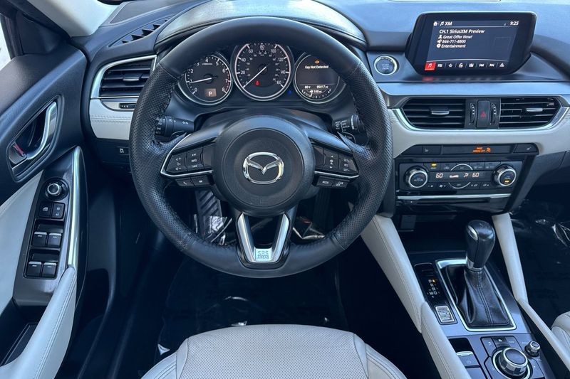 Mazda Mazda6 Vehicle Full-screen Gallery Image 14