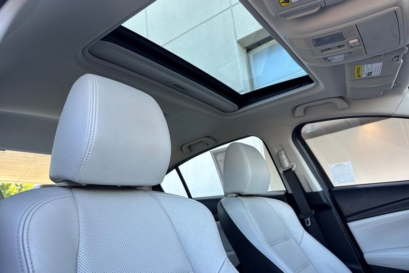 Mazda Mazda6 Vehicle Full-screen Gallery Image 16