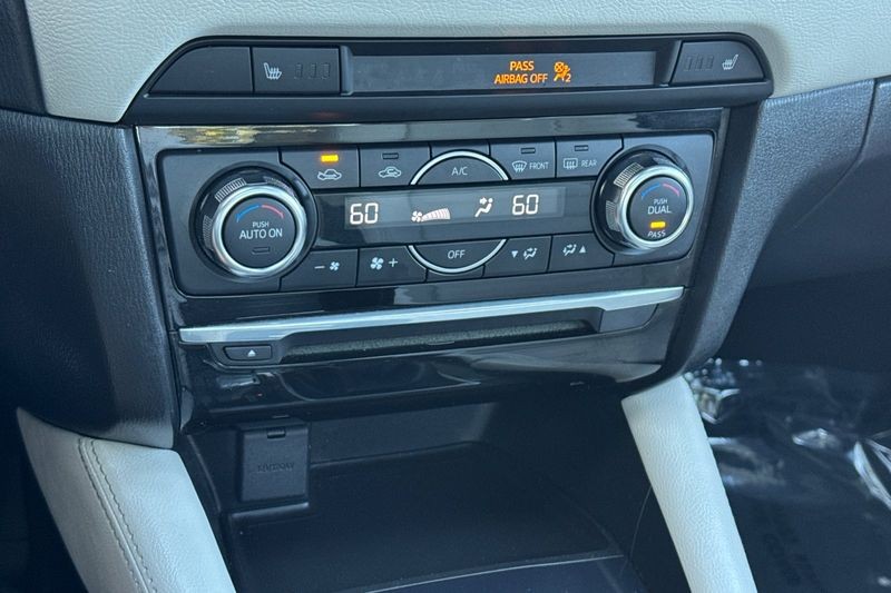 Mazda Mazda6 Vehicle Full-screen Gallery Image 19