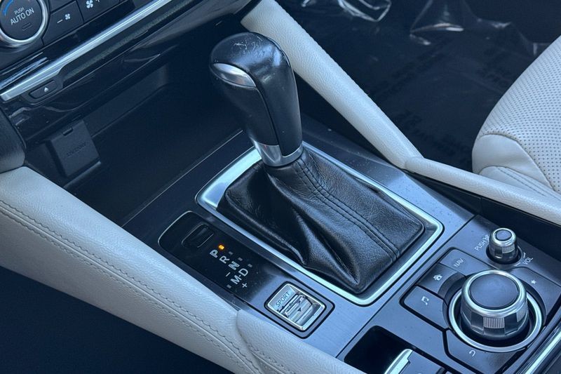 Mazda Mazda6 Vehicle Full-screen Gallery Image 20