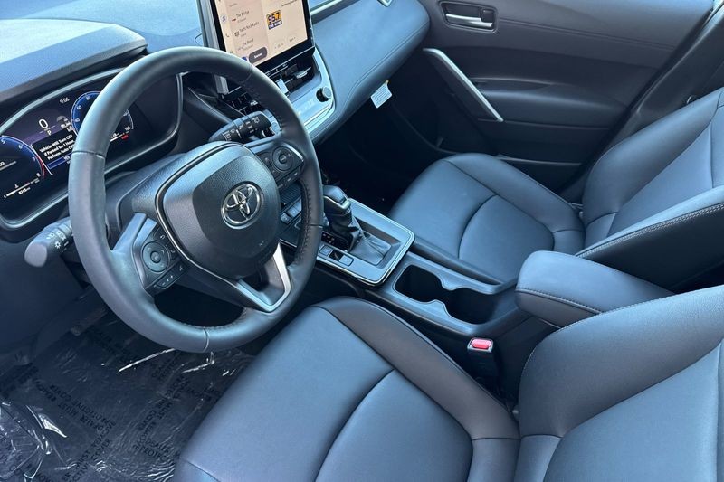 Toyota Corolla Cross Vehicle Full-screen Gallery Image 10