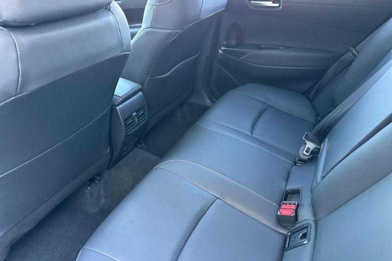 Toyota Corolla Cross Vehicle Full-screen Gallery Image 12