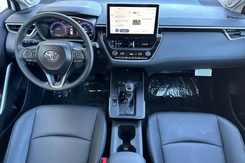Toyota Corolla Cross Vehicle Full-screen Gallery Image 13