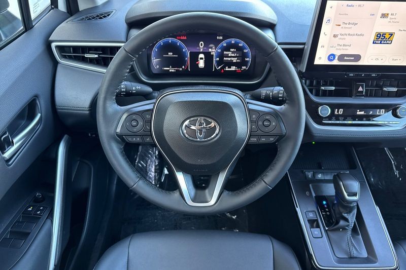 Toyota Corolla Cross Vehicle Full-screen Gallery Image 14