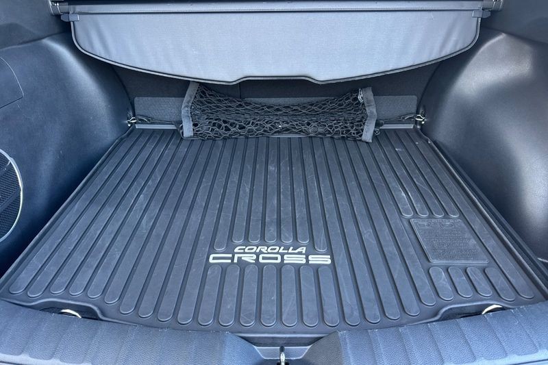 Toyota Corolla Cross Vehicle Full-screen Gallery Image 15