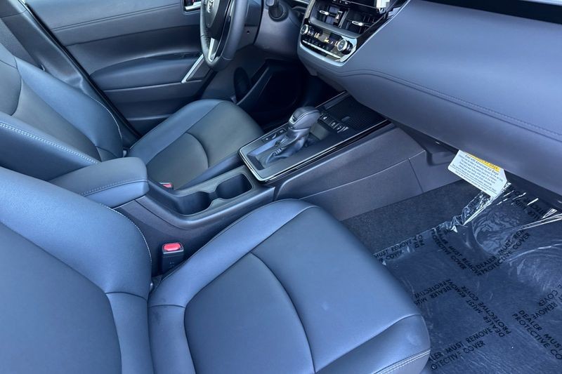 Toyota Corolla Cross Vehicle Full-screen Gallery Image 16