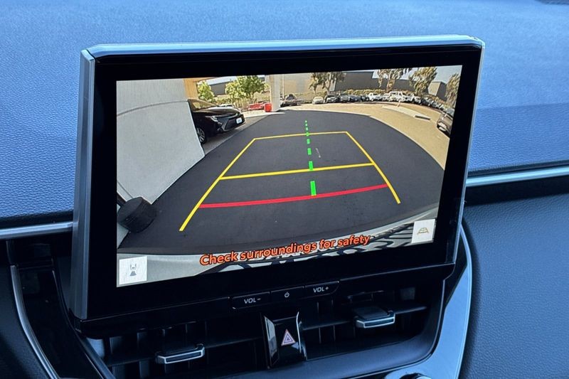 Toyota Corolla Cross Vehicle Full-screen Gallery Image 19