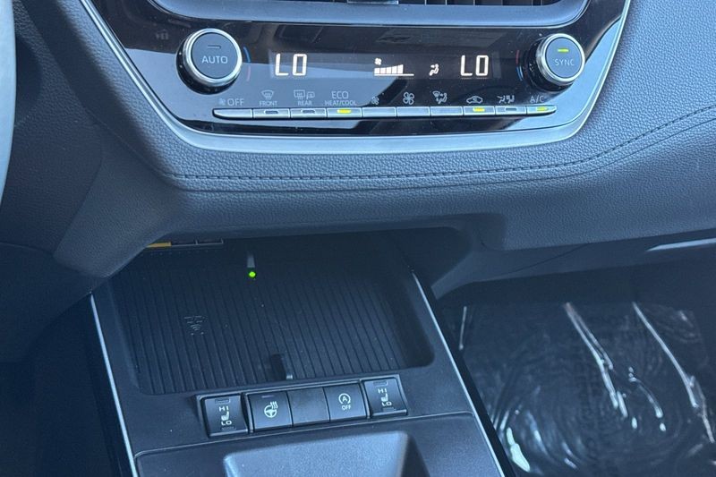 Toyota Corolla Cross Vehicle Full-screen Gallery Image 20