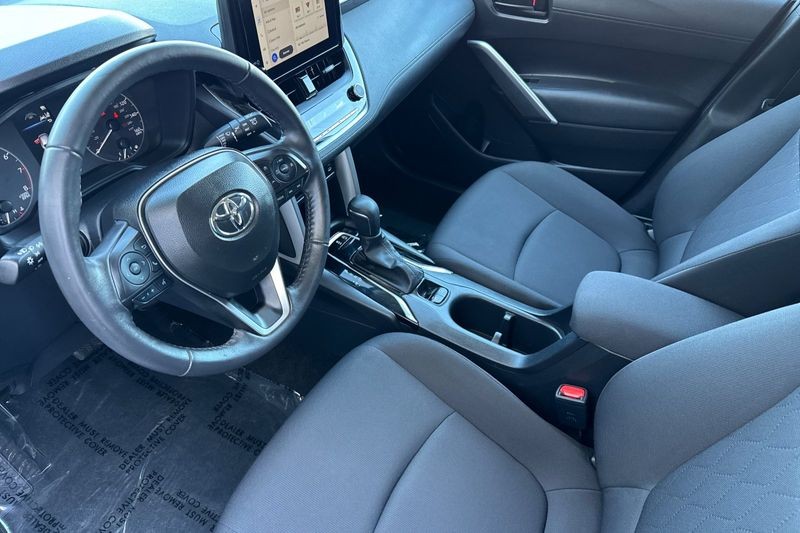 Toyota Corolla Cross Vehicle Full-screen Gallery Image 10