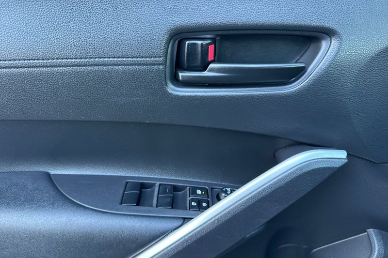 Toyota Corolla Cross Vehicle Full-screen Gallery Image 11