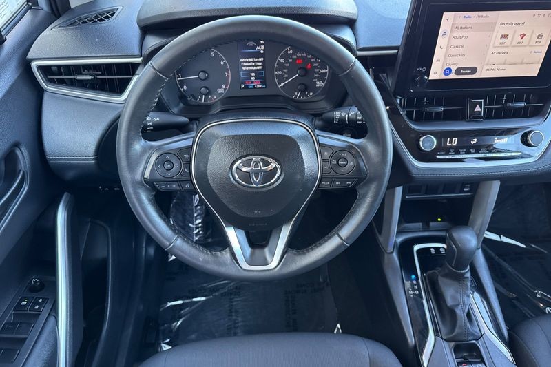 Toyota Corolla Cross Vehicle Full-screen Gallery Image 14