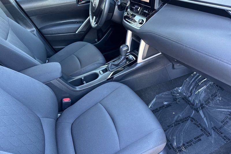 Toyota Corolla Cross Vehicle Full-screen Gallery Image 16