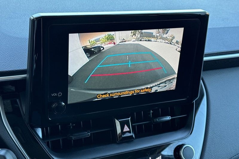 Toyota Corolla Cross Vehicle Full-screen Gallery Image 19
