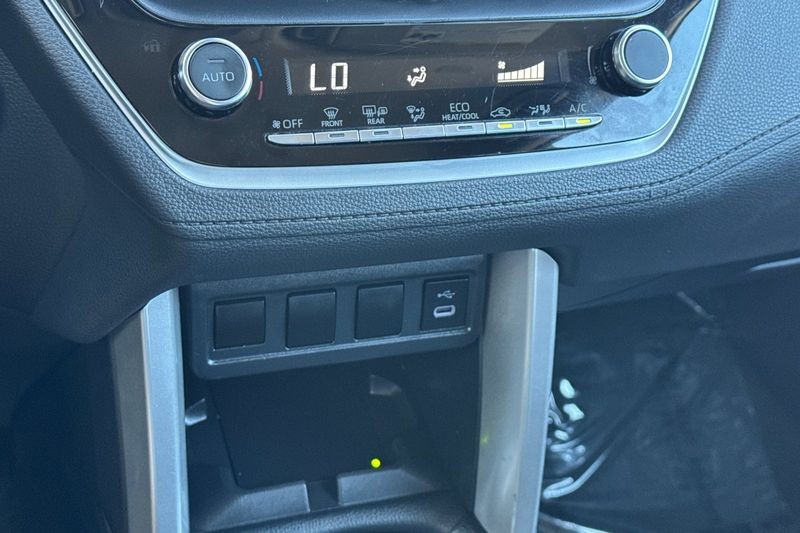 Toyota Corolla Cross Vehicle Full-screen Gallery Image 20