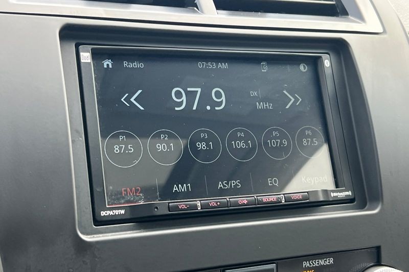Toyota Camry Vehicle Full-screen Gallery Image 17