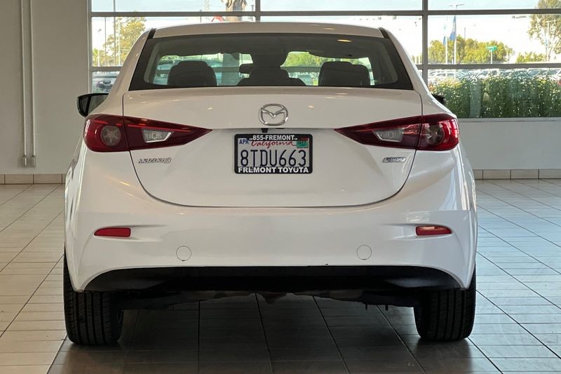 Mazda Mazda3 Sedan Vehicle Full-screen Gallery Image 05