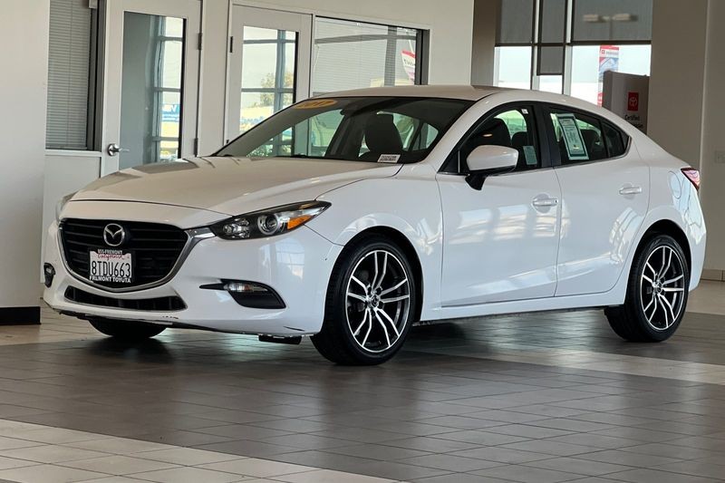 Mazda Mazda3 Sedan Vehicle Full-screen Gallery Image 08