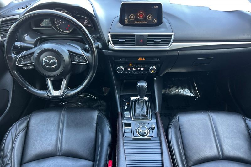 Mazda Mazda3 Sedan Vehicle Full-screen Gallery Image 13