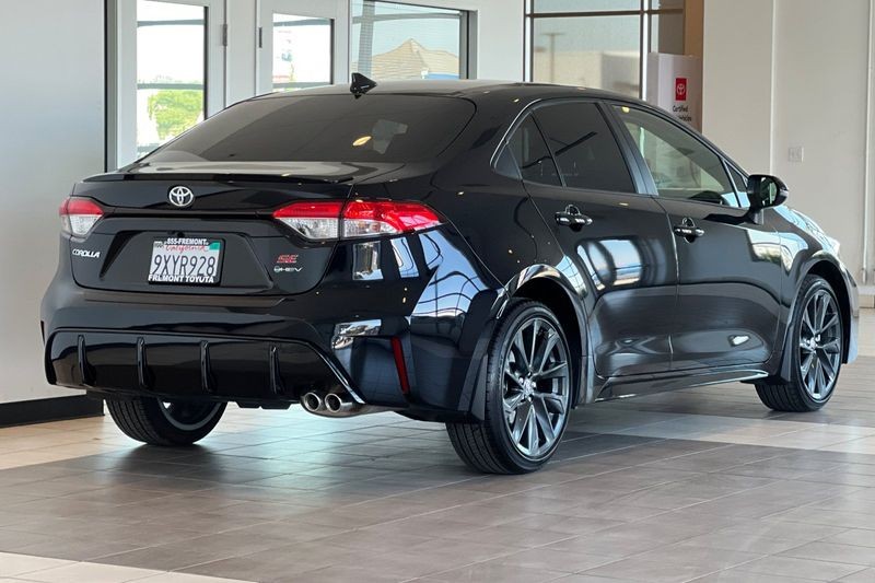 Toyota Corolla Vehicle Full-screen Gallery Image 04