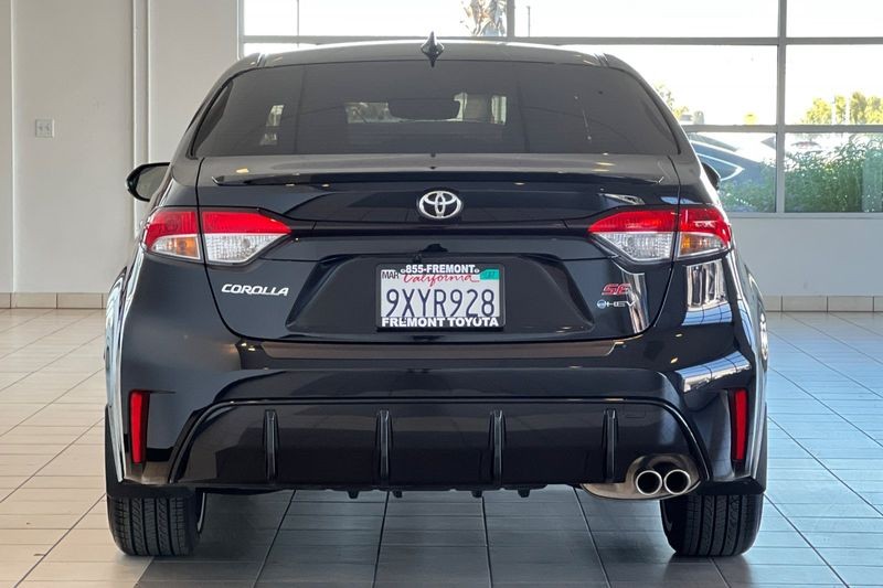 Toyota Corolla Vehicle Full-screen Gallery Image 05