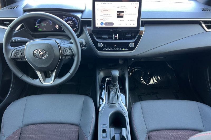 Toyota Corolla Vehicle Full-screen Gallery Image 13