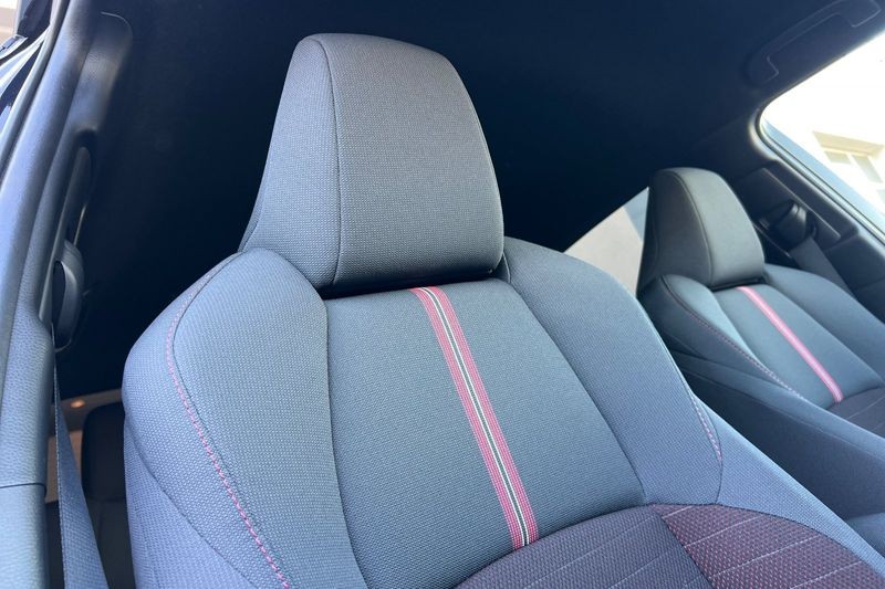 Toyota Corolla Vehicle Full-screen Gallery Image 16
