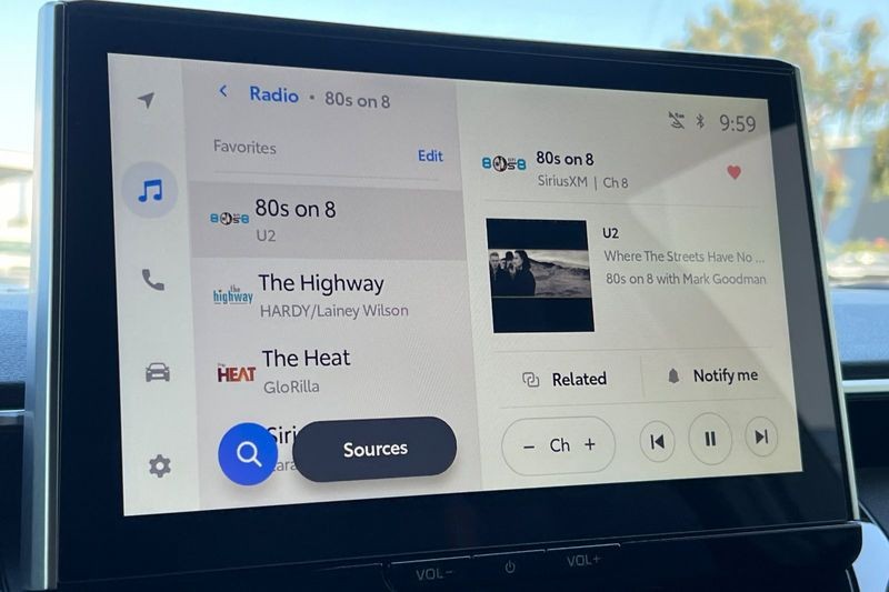Toyota Corolla Vehicle Full-screen Gallery Image 17