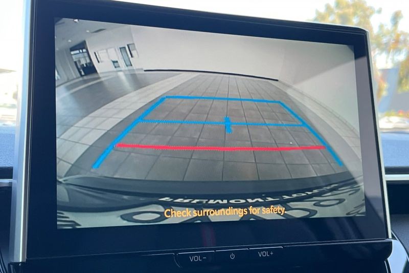 Toyota Corolla Vehicle Full-screen Gallery Image 18