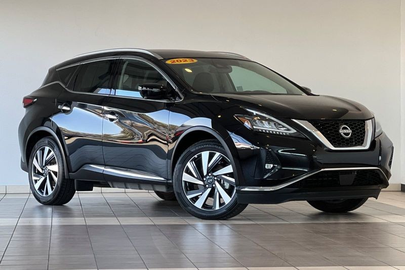 Nissan Murano Vehicle Full-screen Gallery Image 02