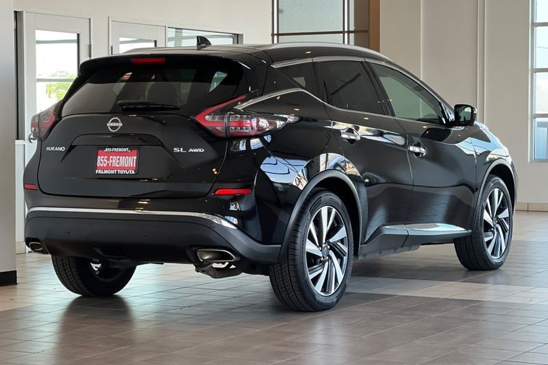 Nissan Murano Vehicle Full-screen Gallery Image 04