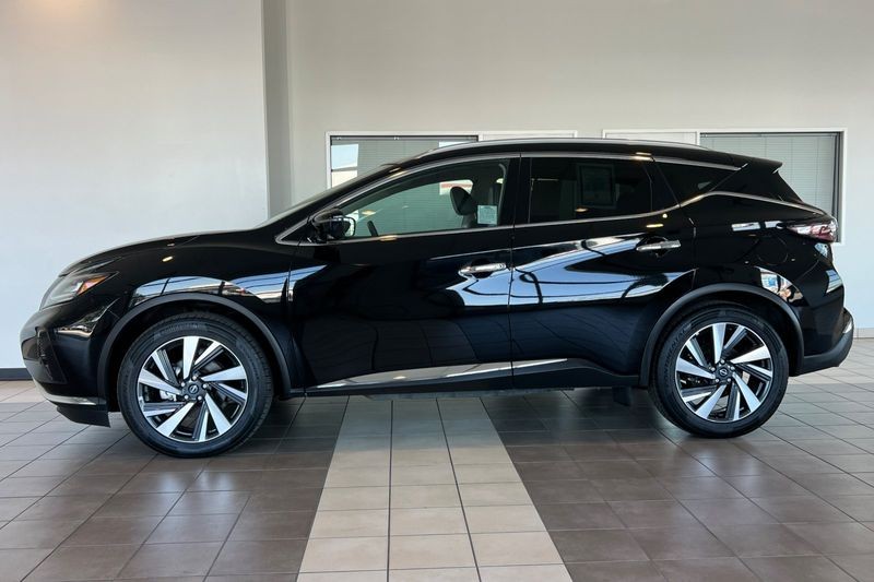 Nissan Murano Vehicle Full-screen Gallery Image 07