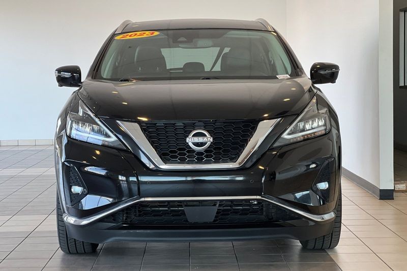Nissan Murano Vehicle Full-screen Gallery Image 09