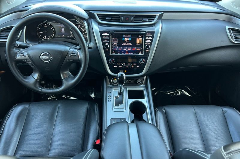 Nissan Murano Vehicle Full-screen Gallery Image 13