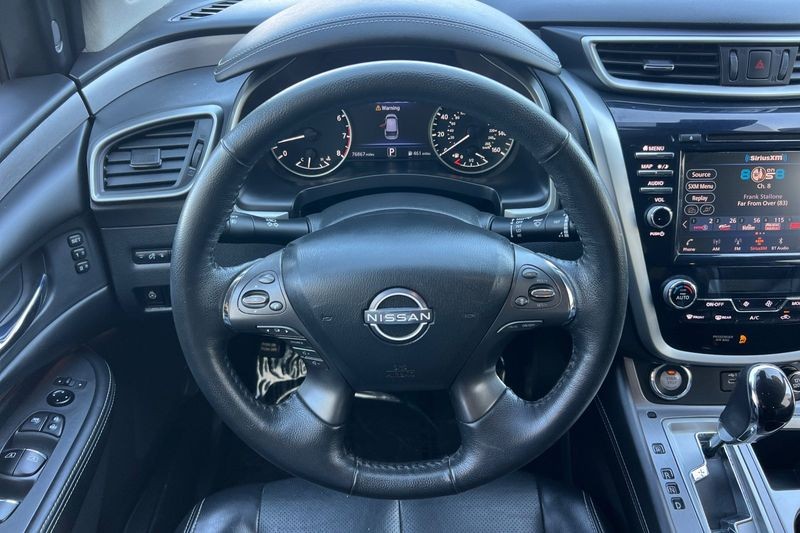 Nissan Murano Vehicle Full-screen Gallery Image 14