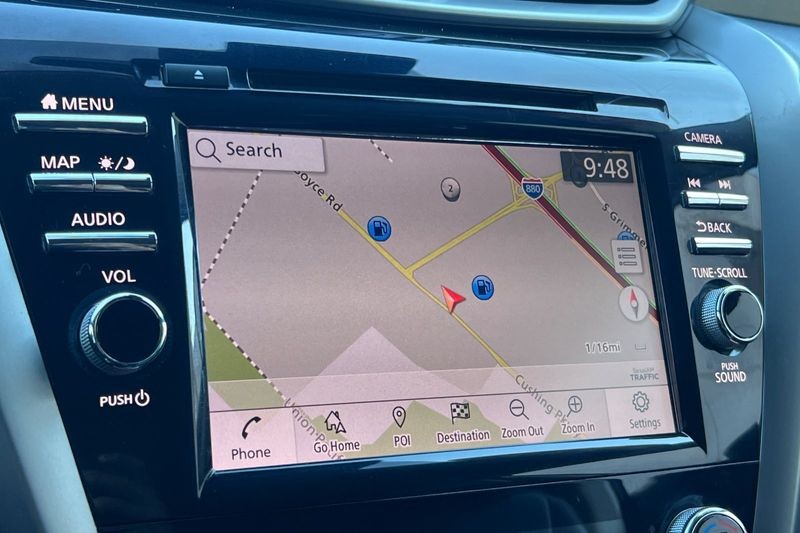 Nissan Murano Vehicle Full-screen Gallery Image 19