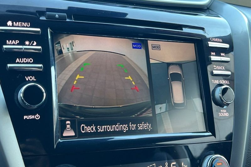 Nissan Murano Vehicle Full-screen Gallery Image 20
