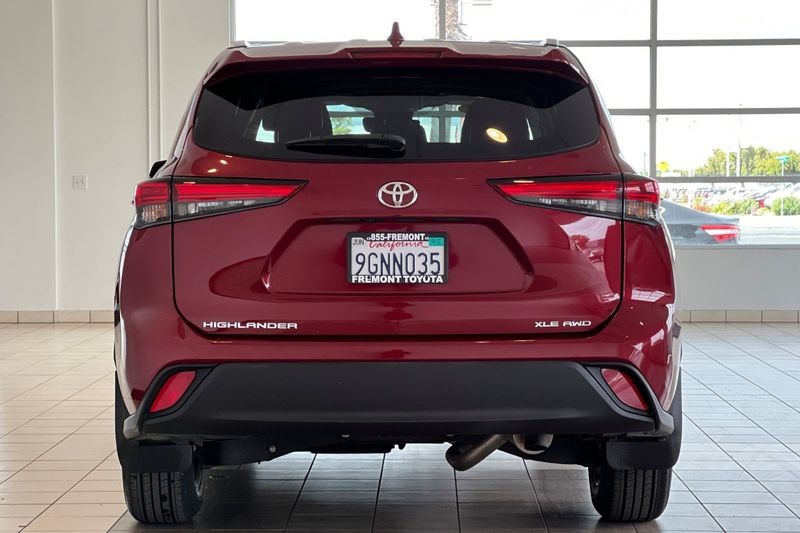 Toyota Highlander Vehicle Full-screen Gallery Image 05