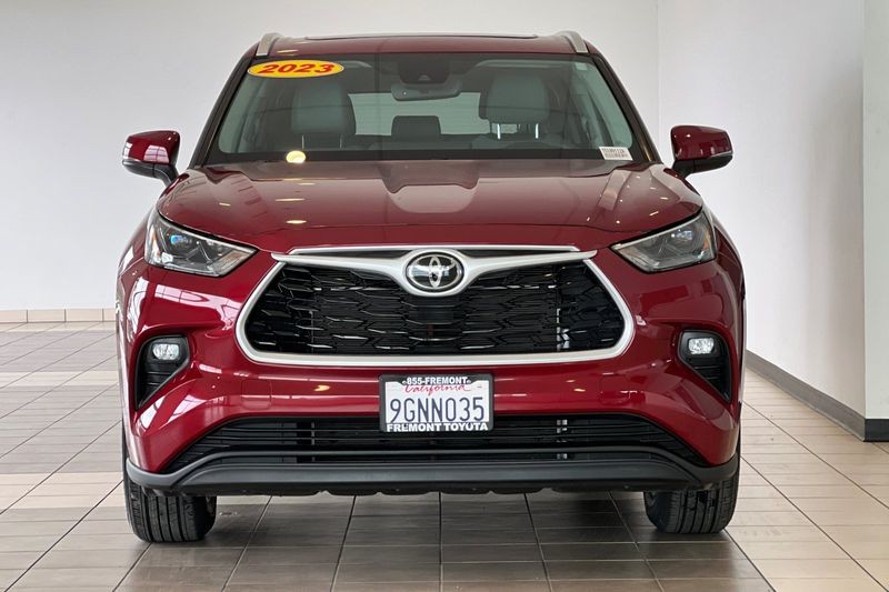 Toyota Highlander Vehicle Full-screen Gallery Image 09