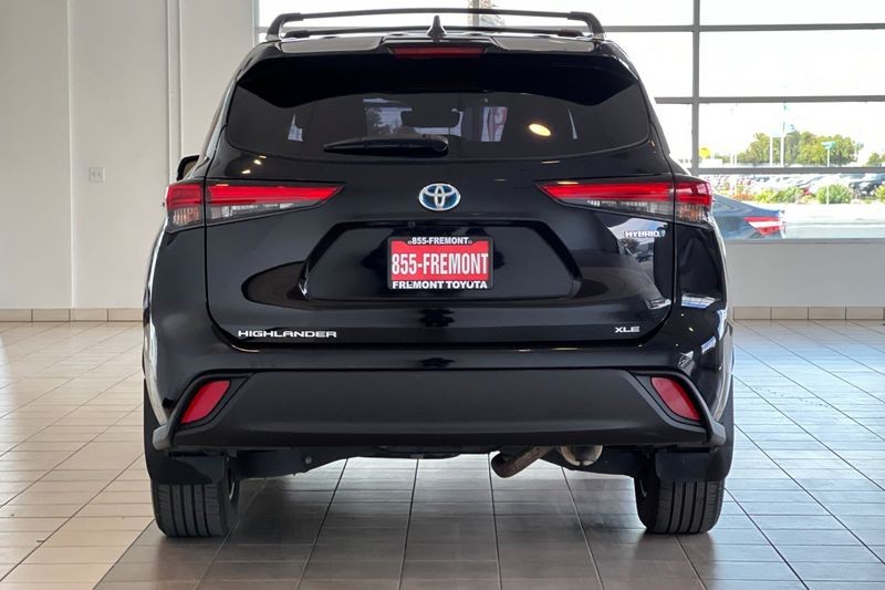 Toyota Highlander Hybrid Vehicle Full-screen Gallery Image 05