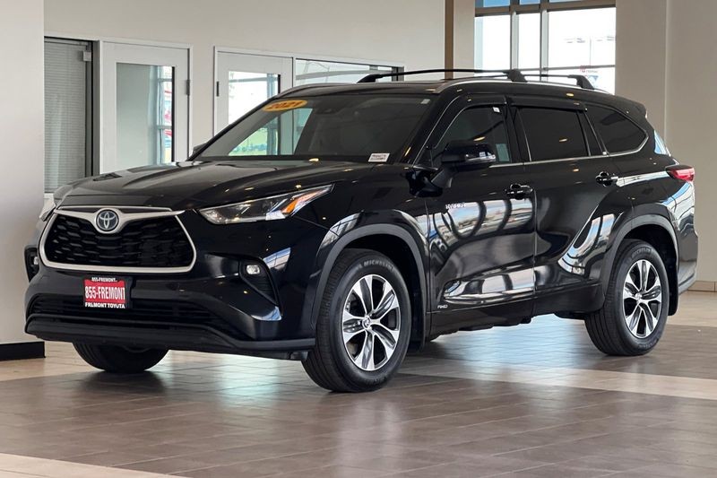 Toyota Highlander Hybrid Vehicle Full-screen Gallery Image 08