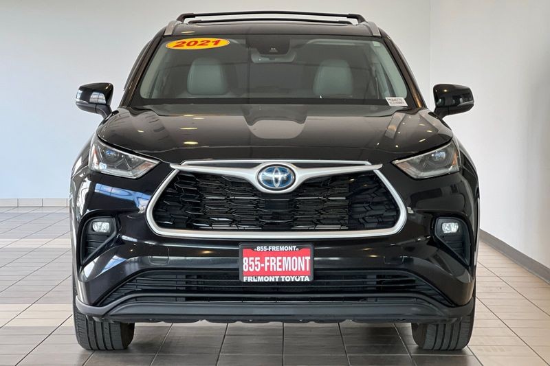 Toyota Highlander Hybrid Vehicle Full-screen Gallery Image 09