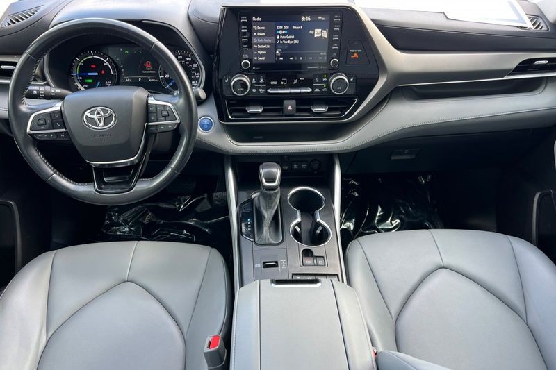 Toyota Highlander Hybrid Vehicle Full-screen Gallery Image 13