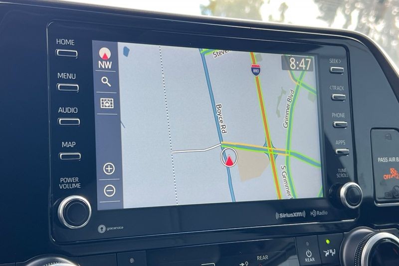 Toyota Highlander Hybrid Vehicle Full-screen Gallery Image 20