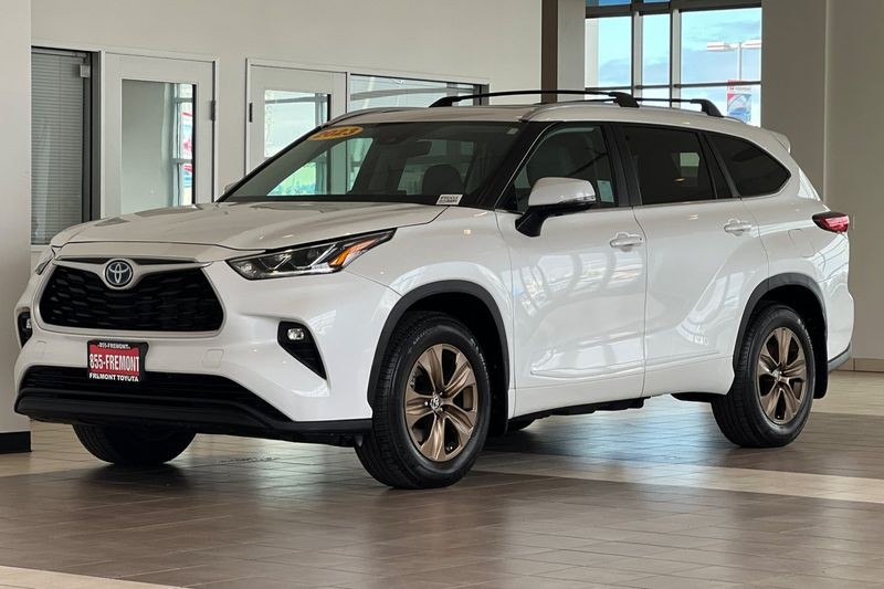 Toyota Highlander Vehicle Full-screen Gallery Image 08